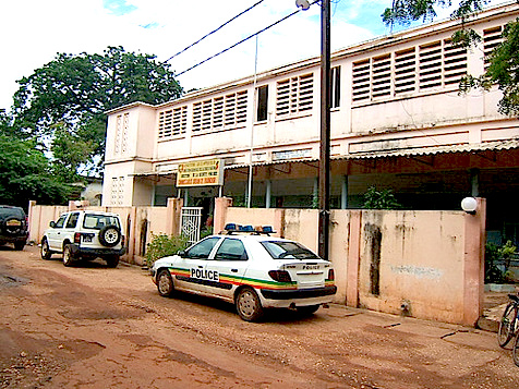 ZIGUINCHOR - Le préfet interdit la manif de Yewwi