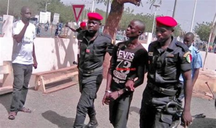 EVASION PRISON CAMP PÉNAL -Boy Djiné encourt 2 ans ferme, trois gardes pénitentiaires et ses deux amis risquent 6 mois avec sursis