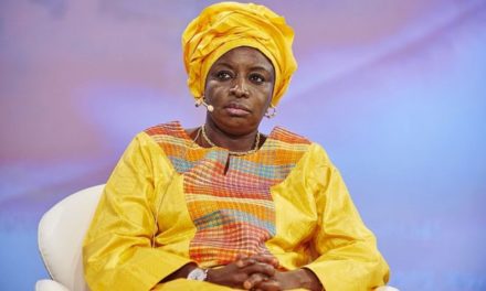 OUSMANE SONKO BLOQUÉ CHEZ LUI - Mimi Touré crie au scandale