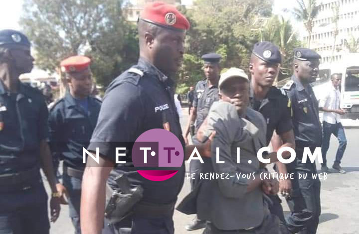 En images - Des manifestants interpellés par la police - Vote loi suppression poste PM