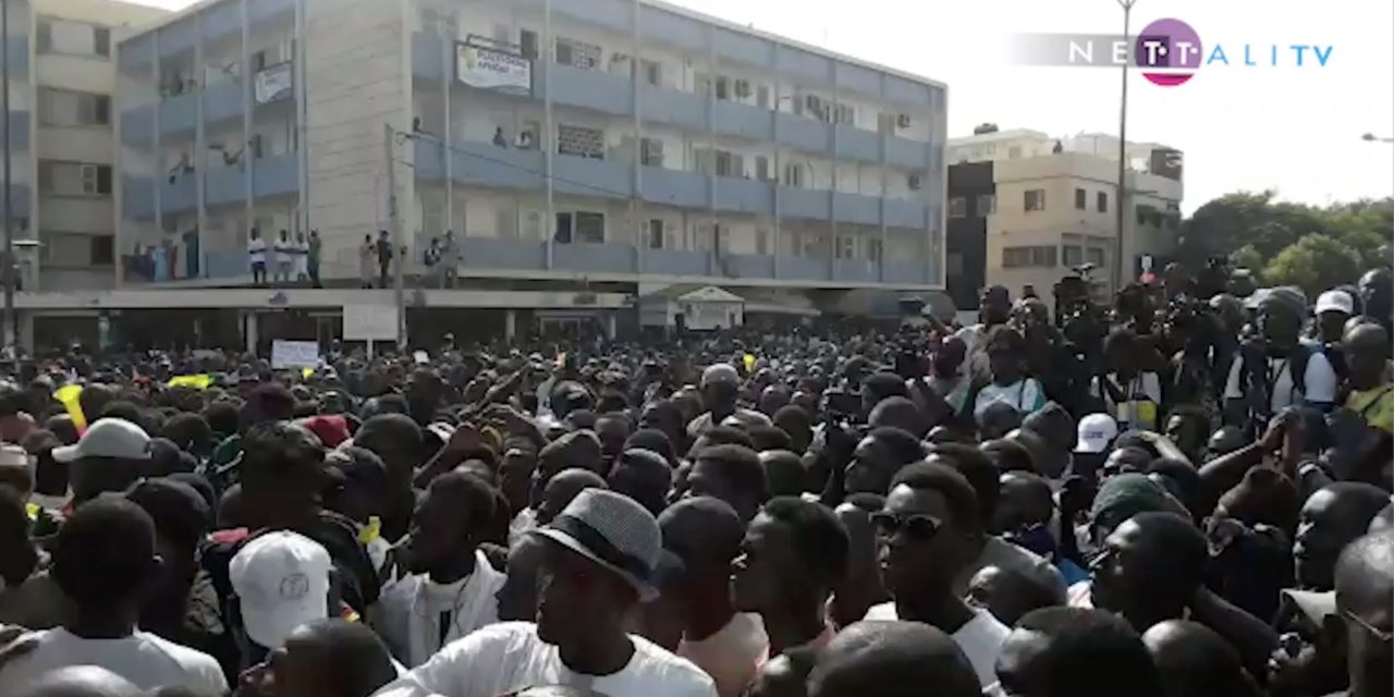 Vidéo - Manif de Aar Li Nu Bokk : les politiciens virés de l’estrade