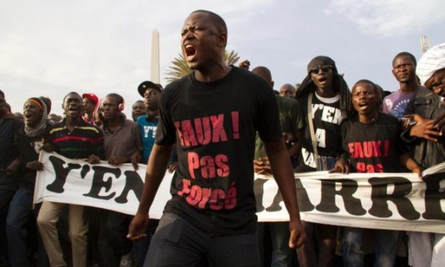 MANIF’ CONTRE L’ABATTAGE ET L’ELAGAGE DES CAÏLCEDRATS  - Un membre de Y en a marre ’’brutalisé’’ à Thiès