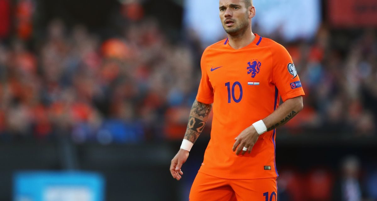 OFFICIEL : Sneijder range ses godasses