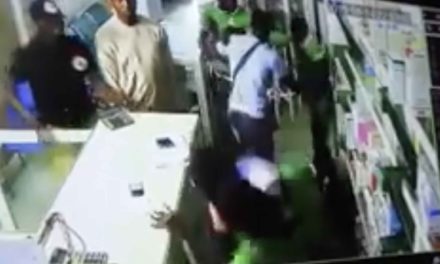 Vidéo - Un pharmacien dénonce des "insultes et de la violence par un commissaire de police"