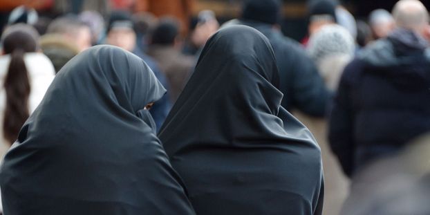 Panique à Dakar : Comment 2 jeunes hommes, habillés de «Burqa», ont été arrêtés à la sortie d’une mosquée