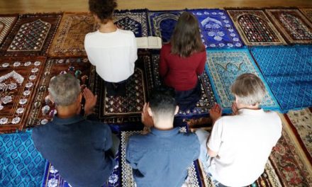 Pour la première fois en France, l’imam est une femme