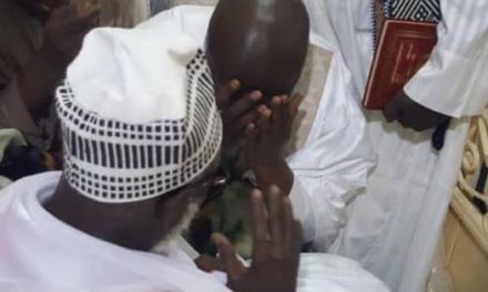 TOUBA - Les larmes d'Idrissa Seck devant Serigne Mountakha Mbacké