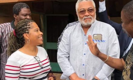 Expulsée de Côte d’Ivoire, Nathalie Yamb décroche le soutien de Jerry Rawlings