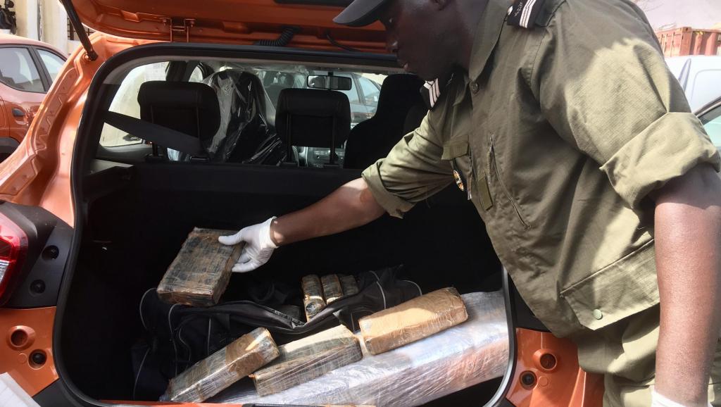 KOUMPENTOUM - 365,04 kg de cocaïne, d’une contrevaleur de 29 milliards saisis par la Douane