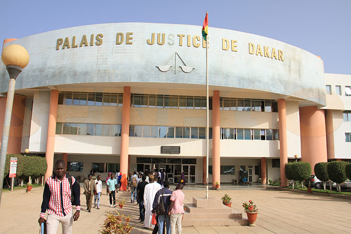 RESTRICTION DE L'ACCES DU TRIBUNAL A LA PRESSE PRIVEE - La colère des chroniqueurs judiciaires