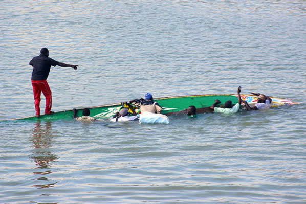 CHAVIREMENT D'UNE PIROGUE A ST-LOUIS : 2 pêcheurs disparus et 3 rescapés