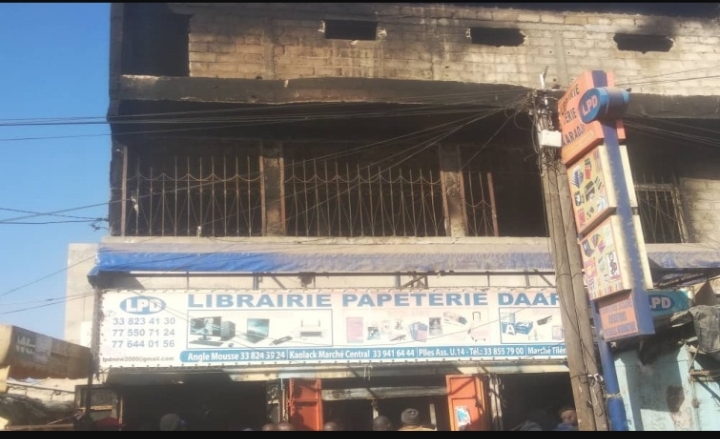 LIBRAIRIE DAARADJI - Plus de 100 millions emportés par les flammes