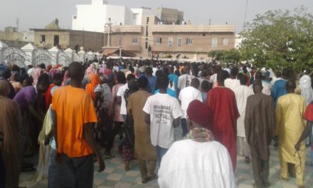 MEDINA BAYE - Le Jeune américain Talibé Baye accompagné au cimetière par une foule nombreuse