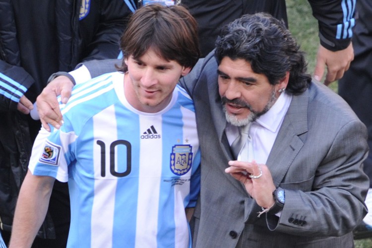 FOOTBALL - Maradona encense Messi