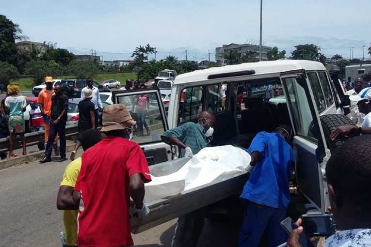 PONT DE L'ÉMERGENCE - Un bus malien se renverse et fait un mort et plusieurs blessés