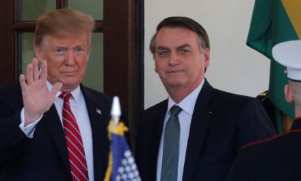 CORONAVIRUS – Le président brésilien testé positif, après avoir rencontré Trump samedi