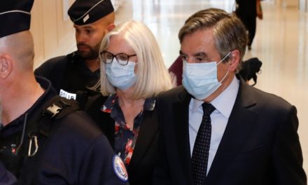 EMPLOIS FICTIFS - François Fillon jugé coupable et condamné à cinq ans de prison, dont deux ferme