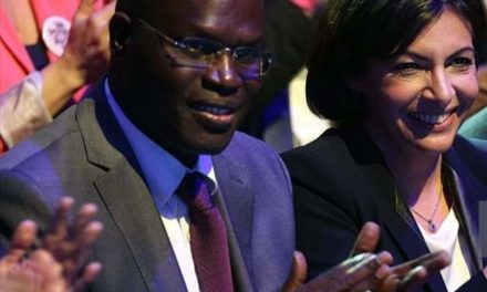 REELUE MAIRE DE PARIS  - Anne Hidalgo reçoit les félicitations de Khalifa Sall