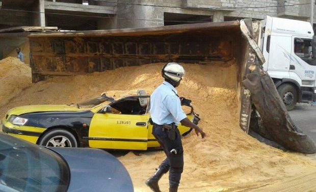 ACCIDENT A ZIGUINCHOR - Un camion de sable tue un homme a bord d'un scooter