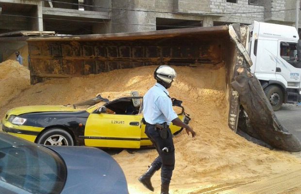 ACCIDENT A ZIGUINCHOR - Un camion de sable tue un homme a bord d'un scooter