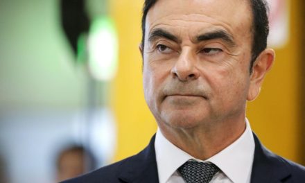 Carlos Ghosn va sortir deux livres, une série et un documentaire lui seront consacrés