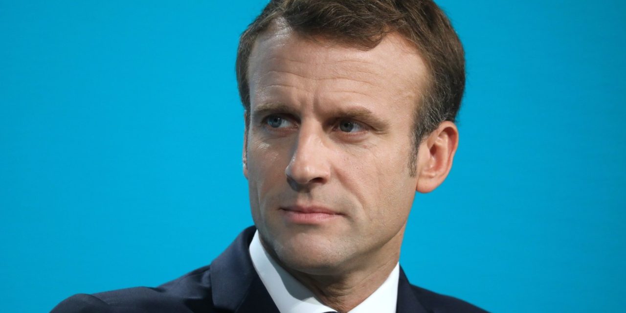 Macron vu par les sondeurs: une popularité "élevée", mais toujours "sujet de crispation"