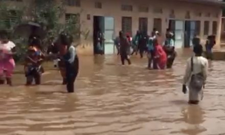 CFEE 2020 - Des candidats font leurs examens dans des centres inondés (Vidéo)