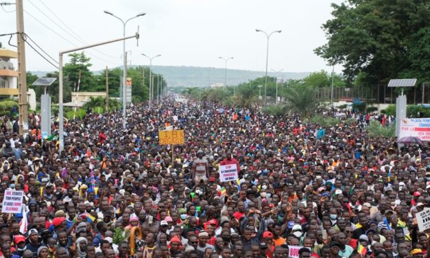 MALI - La police disperse des manifestants antigouvernementaux