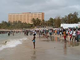 PLAGES, BARS, DISCOTHEQUES... - Le gouverneur de Dakar ferme tout