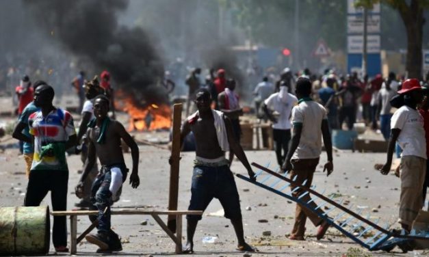 OUAKAM - Affrontements entre la gendarmerie et des habitants de la cité Terme Sud