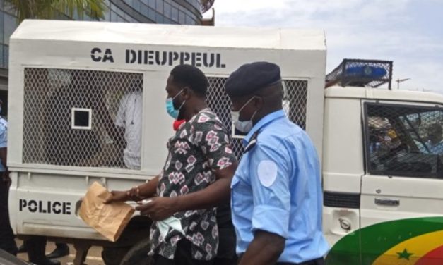 PROTESTATION CONTRE LES NOUVEAUX TARIFS DE ORANGE – Kilifeu et Aliou Sané arrêtés