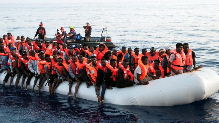 AXE DAKAR-MBOUR - Deux pirogues de migrants clandestins interceptées par la marine nationale