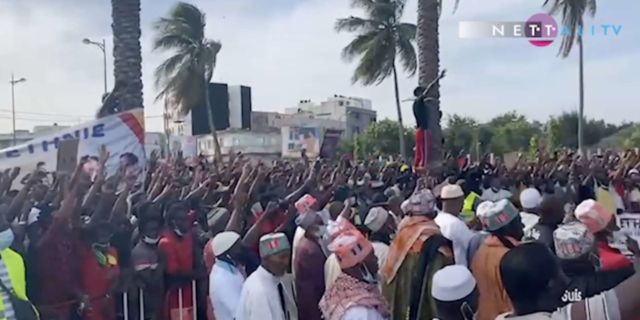 VIDEOS-PHOTOS MANIF -  Mobilisation monstre des Guinéens de Dakar