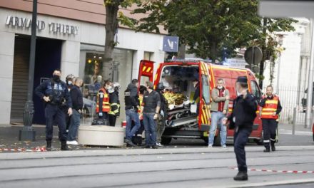 ATTENTAT EN FRANCE - Trois morts dans une attaque au couteau à Nice