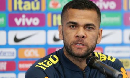 Daniel Alves allume le Barça