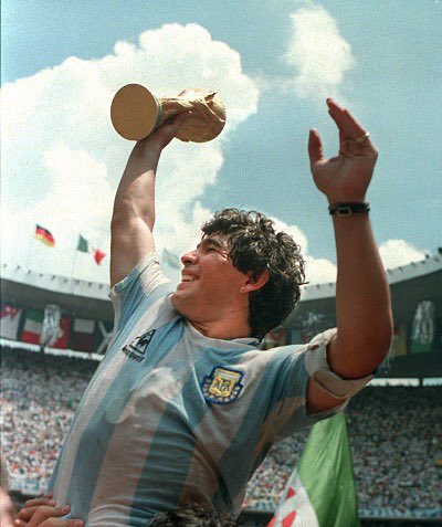 MORT DE MARADONA  - La planète rend hommage au "Pibe del oro"