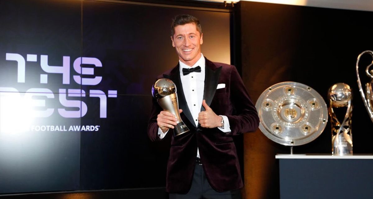 LEWANDOWSKI - " Gagner un prix devant Messi et Ronaldo..."