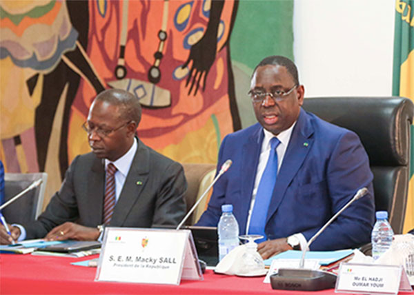 PRESSE EN LIGNE - Macky Sall exige une régulation