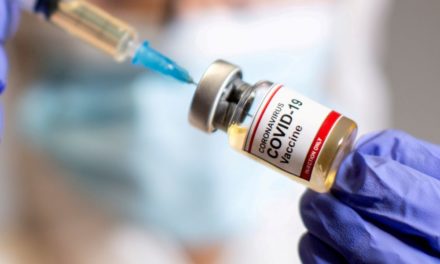 L'OMS salue la promesse "phénoménale" des vaccins contre le COVID-19