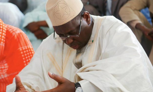 NECROLOGIE  - Macky Sall rend hommage au Général Niang et à Idrissa Diallo