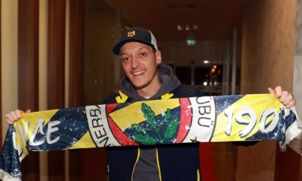 MERCATO - Özil atterrit à Fenerbahçe