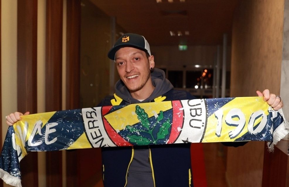 MERCATO - Özil atterrit à Fenerbahçe