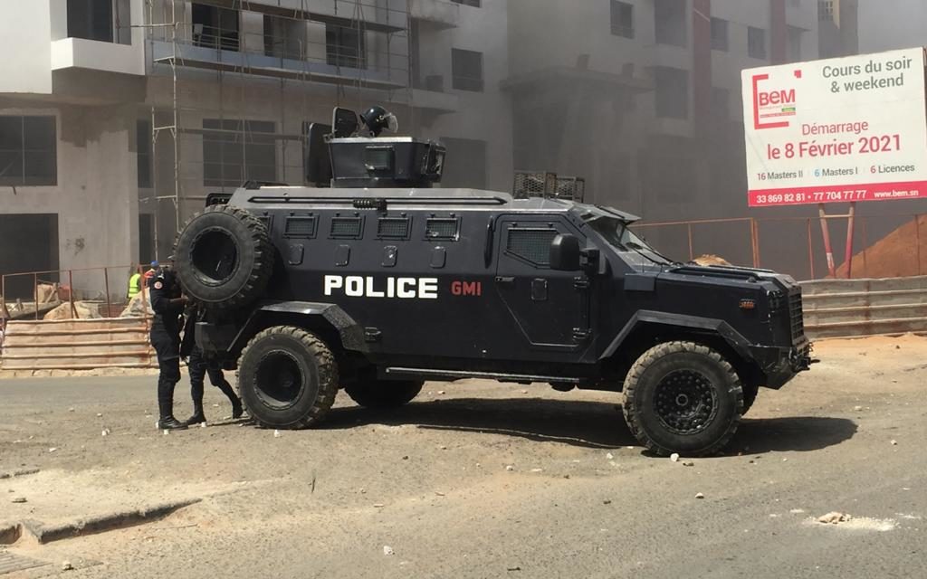 PHOTOS - FORTE MOBILISATION CHEZ OUSMANE SONKO -  La police disperse la foule