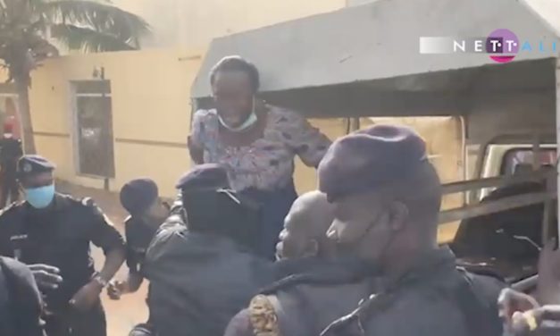 VIDEO - CITE KEUR GORGUI - La police embarque les femmes de Pastef