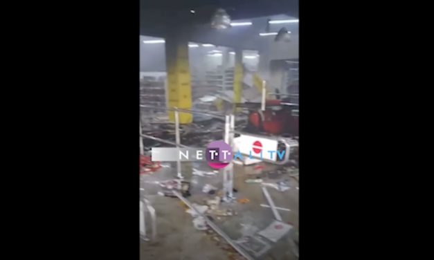 VIDEO - Auchan Point E1 saccagé, celui de Castors incendié et pillé