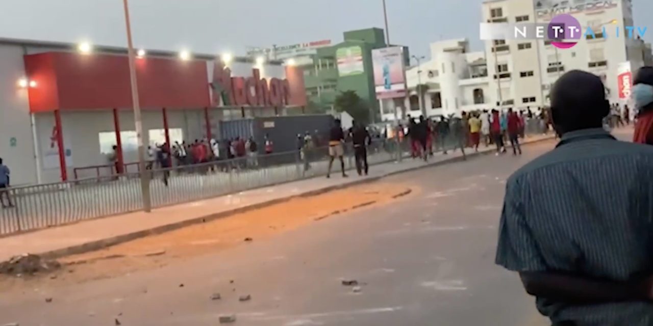 VIDEO - Les magasins Auchan Mbour, Sacré-Coeur, Alamadies pillés