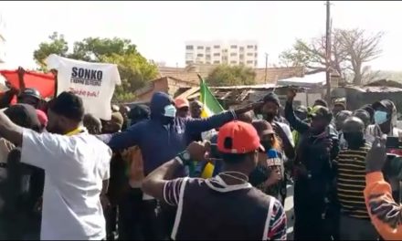 VIDEO - ARRESTATION DE SONKO - Le tribunal pris d'assaut par des jeunes