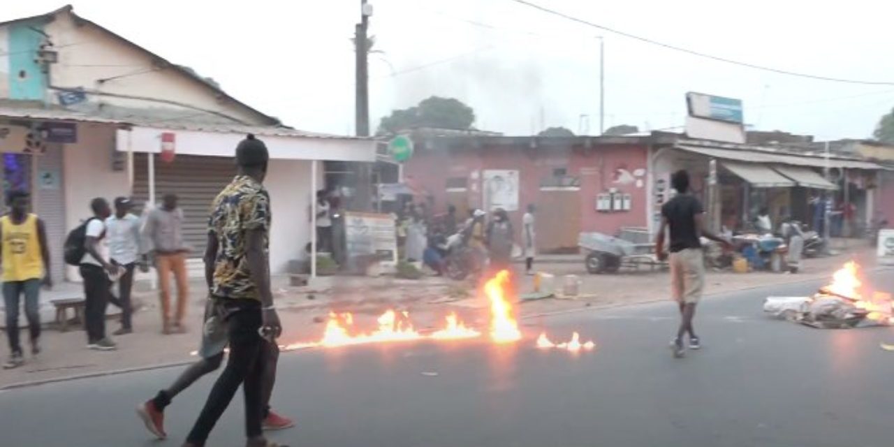 BAMBILOR - Les populations brûlent le projet de découpage de Macky