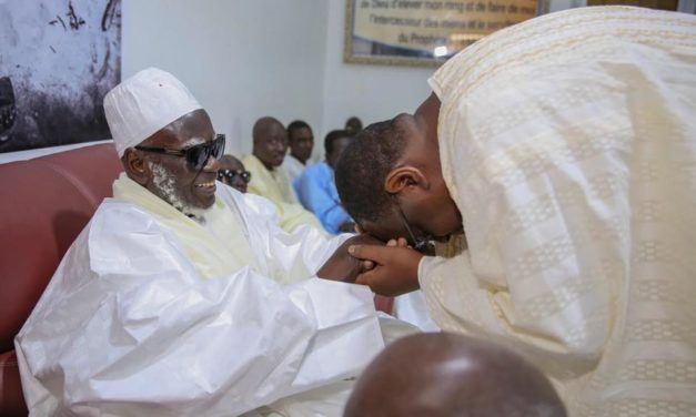 VISITE NOCTURNE  - Macky Sall chez Serigne Mountakha