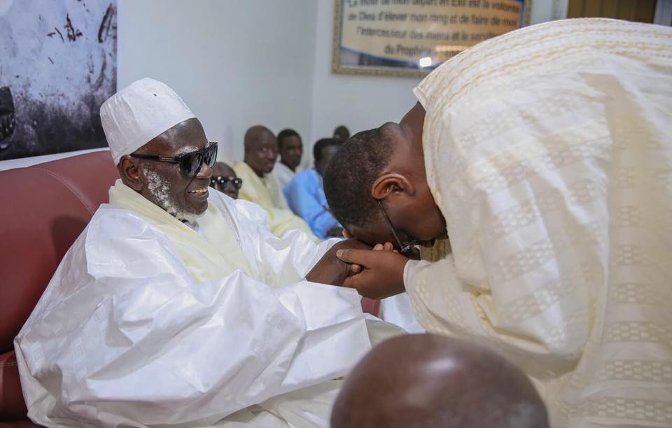 VISITE NOCTURNE  - Macky Sall chez Serigne Mountakha